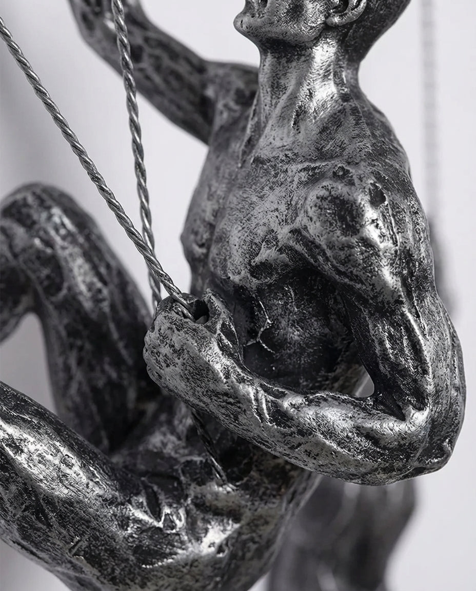 Klättrande figur väggkonst – 3-delad resinsskulptur set