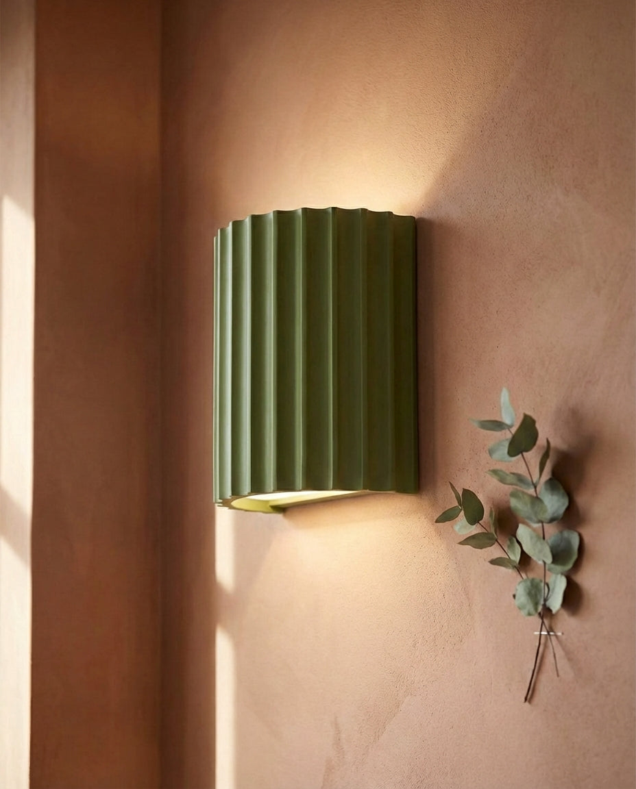 Vägglampa i harts | Modern skulpterad belysning