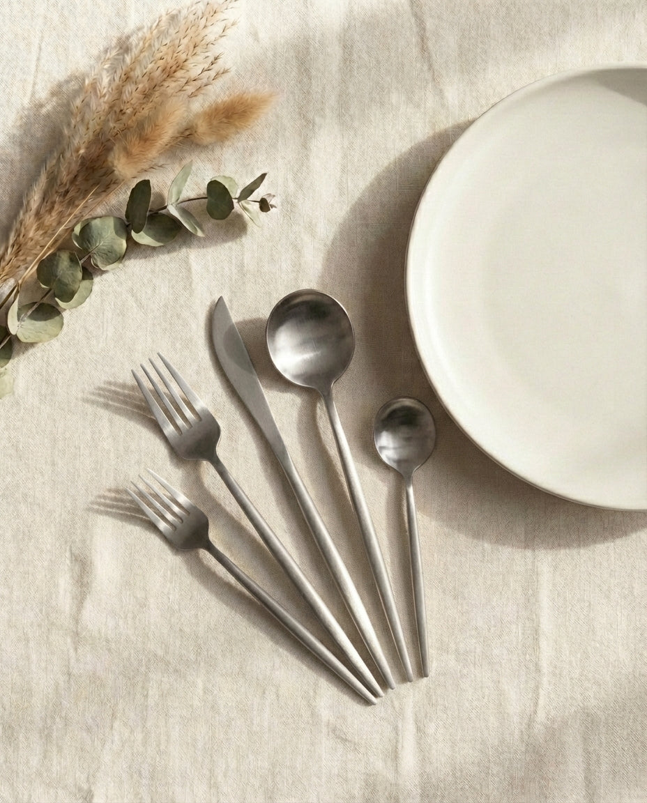Minimalistiskt Bestick – Mattlackerat Bestick för 4–16 Pers